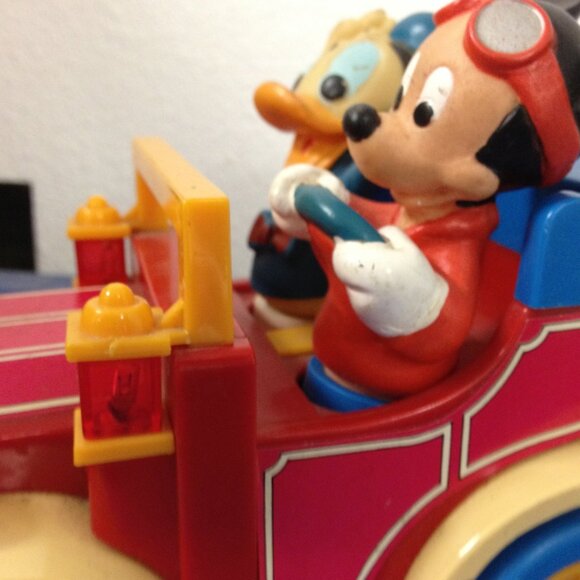 VINTAGE BATTERY-OPERATED MICKEY MOUSE & DONALD DUCK DRIVING CAR TOY - Picture 1 of 4